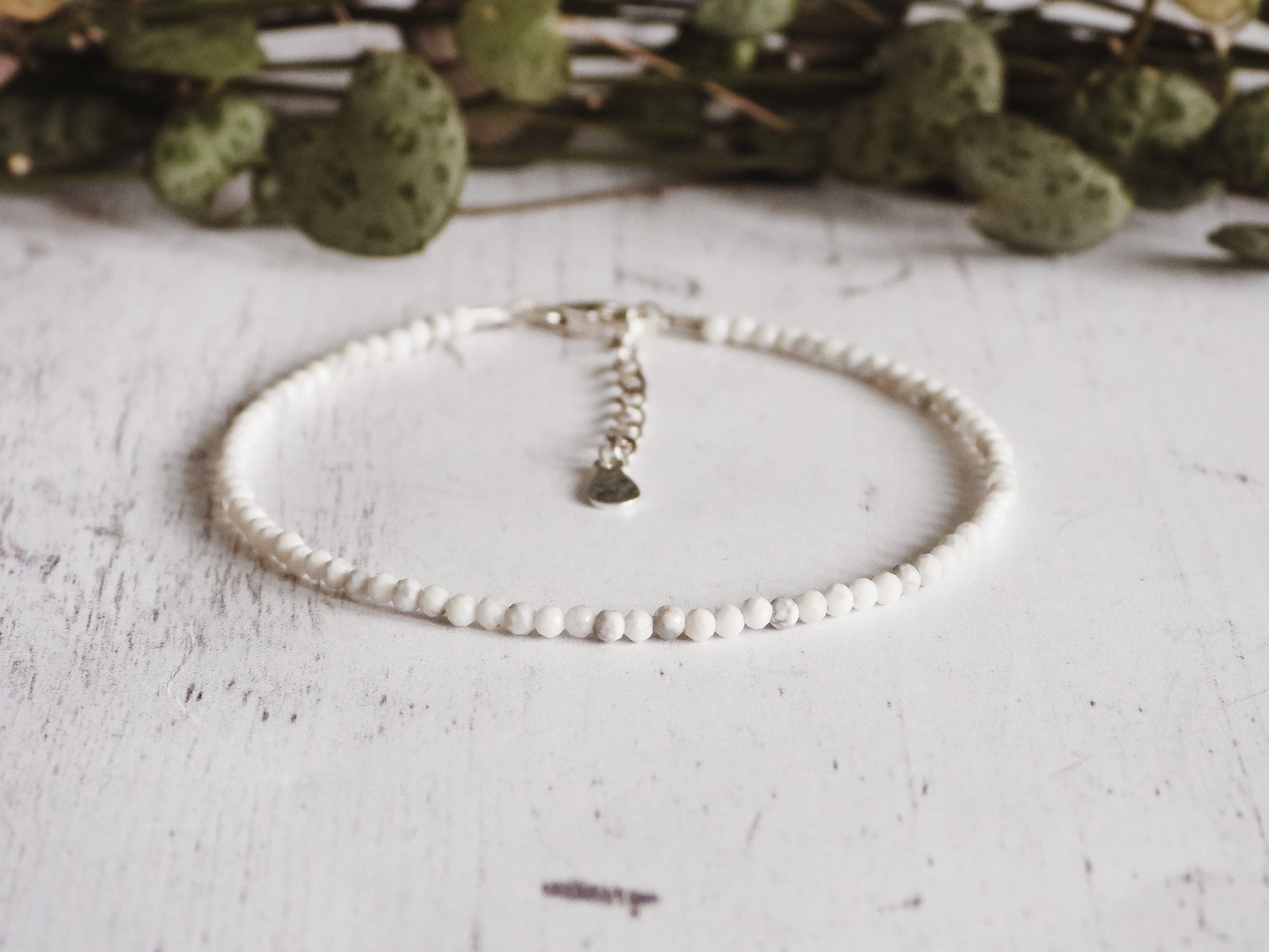 adjustable white howlite gemstone tacking barcelet