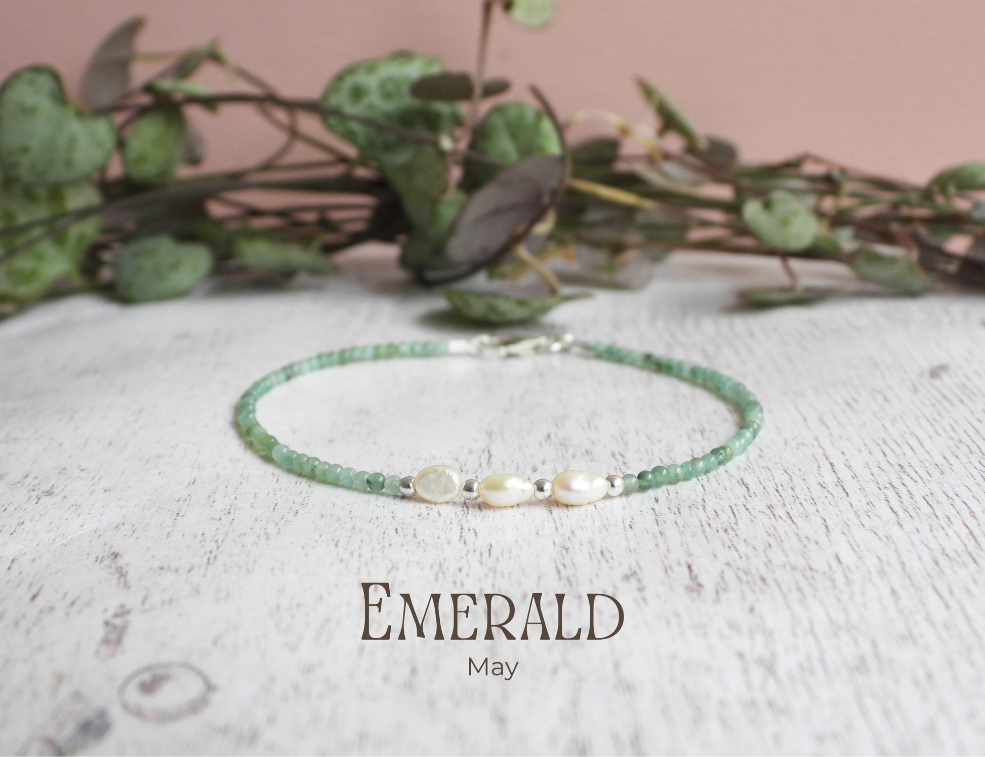 dainty emerald gemstone bracelet with freshwater pearls in a beachy boho style