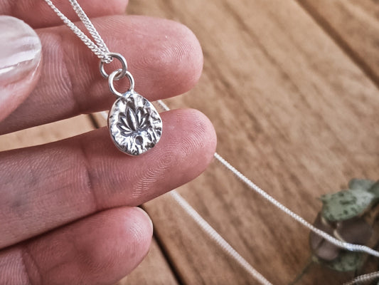 Dainty & Minimalist Lotus Flower Charm Necklace
